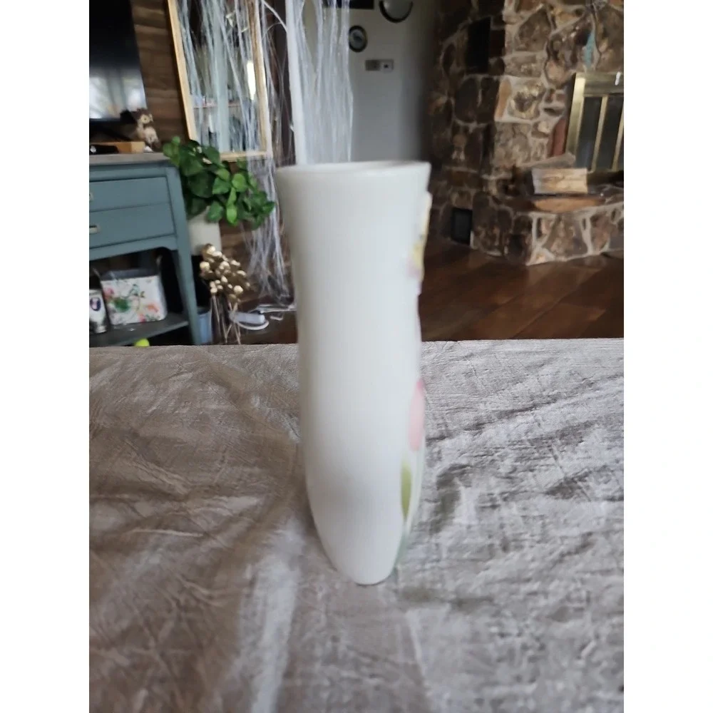 Vintage Raised Butterfly Tulip Bud Porcelain Vase Japan‎ 5.5 in